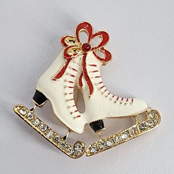 Old Fashioned Ice Skates Christmas Brooch Winter White Enamel Rhinestones - Picture 1 of 4